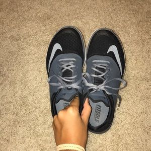 size 8 nike’s